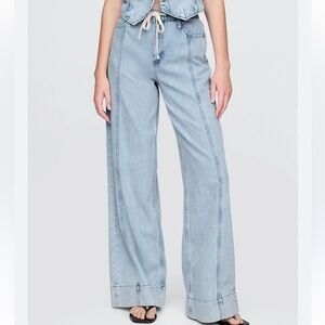 GAP High Rise Stride Jeans Light Wash Size 28/6R